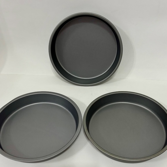 NEW 9” Round Nonstick Cake Pans Set of 3 - Picture 2 of 3